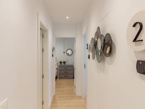 Room4You Oviedo by Asturias Holidays : photo 4 de la chambre chambre double avec salle de bains commune