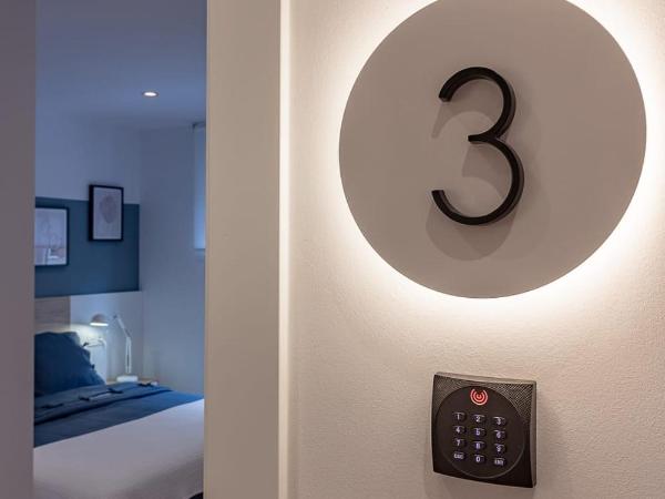 Room4You Oviedo by Asturias Holidays : photo 3 de la chambre chambre double avec salle de bains commune