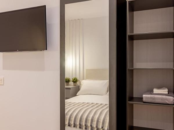 Room4You Oviedo by Asturias Holidays : photo 8 de la chambre chambre double avec salle de bains privative