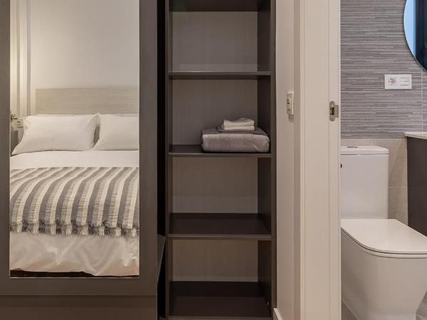 Room4You Oviedo by Asturias Holidays : photo 4 de la chambre chambre double avec salle de bains privative