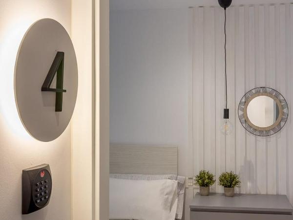 Room4You Oviedo by Asturias Holidays : photo 3 de la chambre chambre double avec salle de bains privative