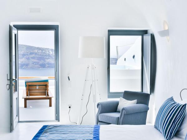 Maregio Suites : photo 1 de la chambre suite junior avec petite piscine extérieure chauffée avec jets