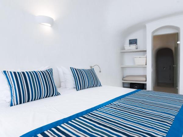 Maregio Suites : photo 5 de la chambre suite junior avec petite piscine extérieure chauffée avec jets