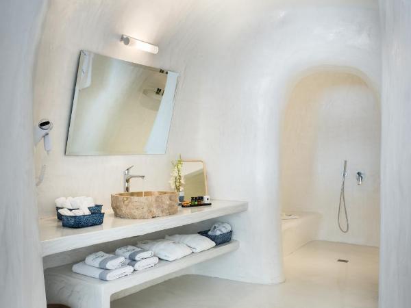 Maregio Suites : photo 7 de la chambre suite lune de miel avec petite piscine extérieure chauffée avec jets