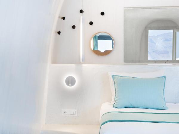 Maregio Suites : photo 5 de la chambre suite deluxe avec petite piscine extérieure chauffée avec jets