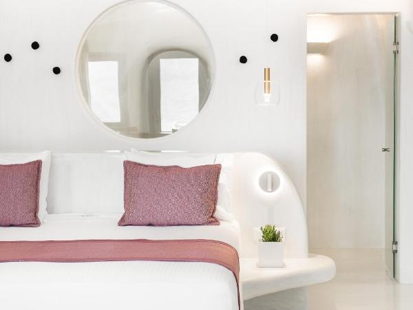 Maregio Suites : photo 5 de la chambre villa troglodyte avec petite piscine extérieure chauffée avec jets