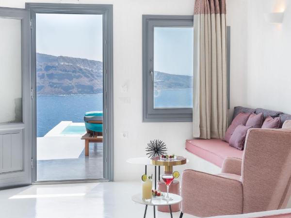 Maregio Suites : photo 3 de la chambre villa troglodyte avec petite piscine extérieure chauffée avec jets