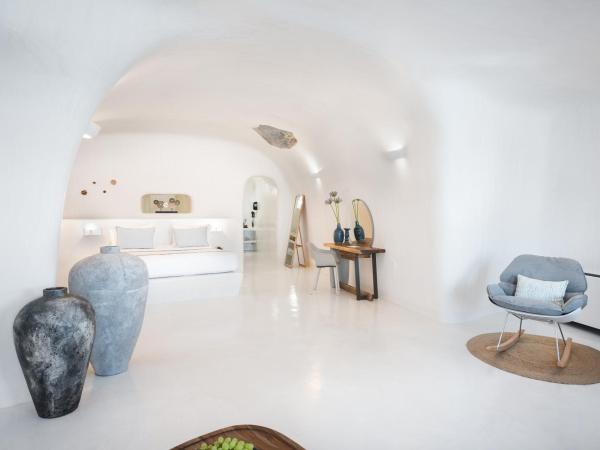 Maregio Suites : photo 9 de la chambre villa troglodyte avec petite piscine extérieure chauffée avec jets