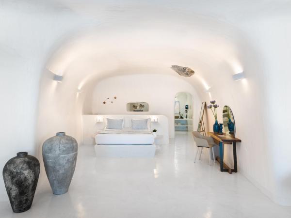 Maregio Suites : photo 8 de la chambre villa troglodyte avec petite piscine extérieure chauffée avec jets