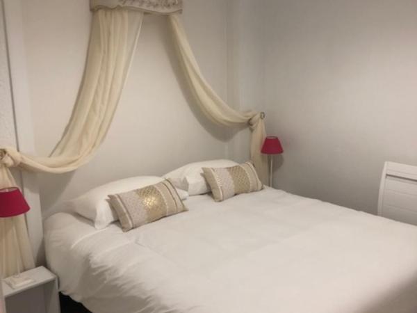 Hôtel Beau Rivage : photo 9 de la chambre appartement - rez-de-chaussée