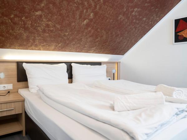 Alpha & Omega Hotel : photo 10 de la chambre chambre triple