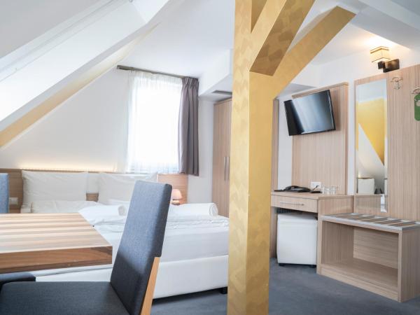 Alpha & Omega Hotel : photo 9 de la chambre chambre quadruple