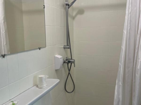 Hotel Les Chênes : photo 7 de la chambre chambre double standard