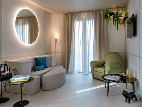 Demo Hotel Design Emotion : photo 5 de la chambre suite lit queen-size