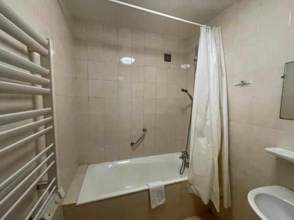 Hotel Les Chênes : photo 6 de la chambre chambre familiale