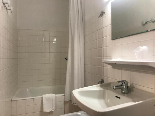 Hotel Les Chênes : photo 1 de la chambre chambre double Économique