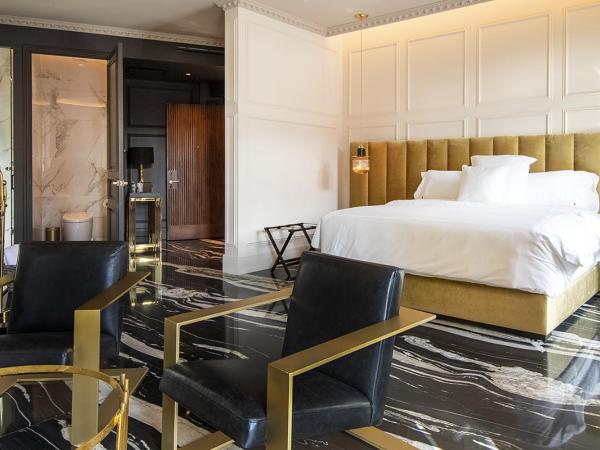 L Hotel Perla Boutique : photo 4 de la chambre chambre lit king-size avec balcon