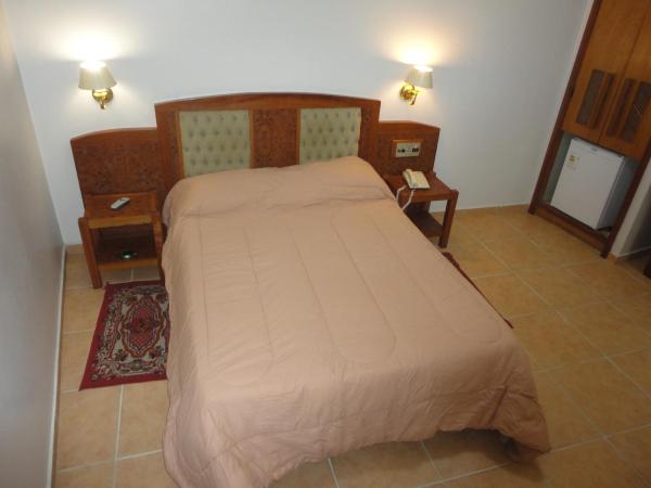 Hotel Joamar : photo 1 de la chambre chambre double avec lit double et climatisation