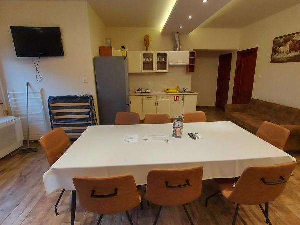 Nyárfás Vendégház : photo 3 de la chambre appartement 4 chambres deluxe