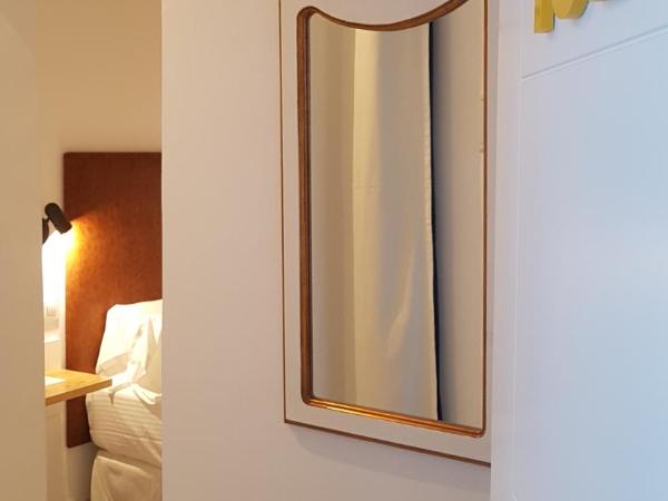Basic Hotel Sevilla Catedral : photo 4 de la chambre chambre familiale