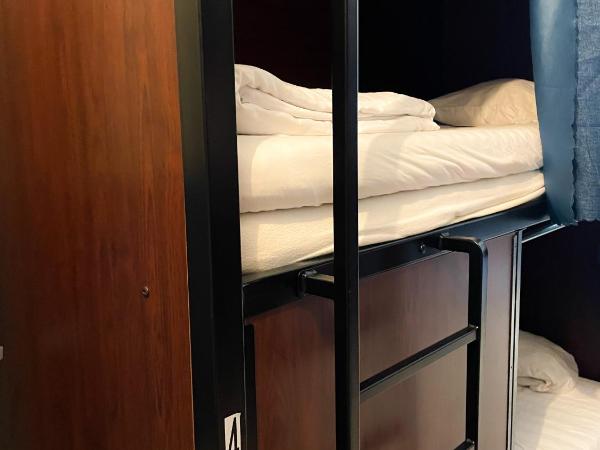 HOSTEL20 Bordeaux HIFRANCE : photo 4 de la chambre lit dans dortoir mixte de 4 lits
