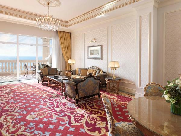 Raffles The Palm : photo 4 de la chambre suite 1 chambre premier avec bain à remous et accès au salon