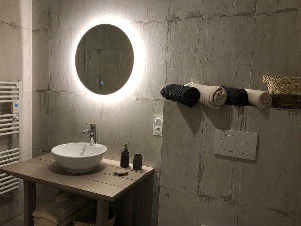 Cale 32 - Chambres d'hôtes : photo 6 de la chambre chambre double avec salle de bains privative