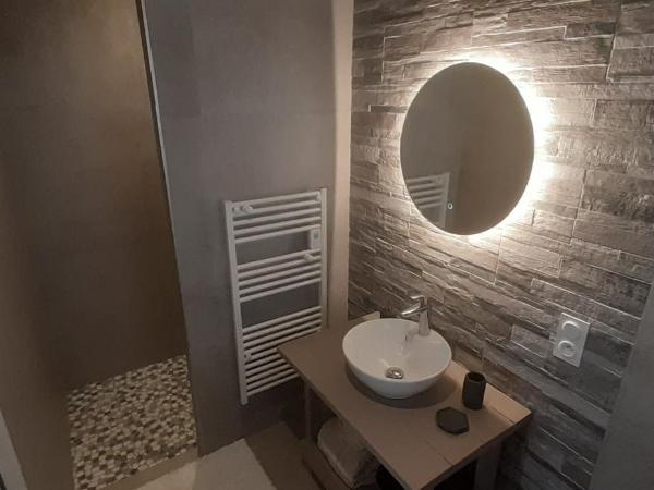 Cale 32 - Chambres d'hôtes : photo 10 de la chambre chambre double avec salle de bains privative