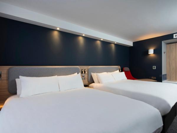 Holiday Inn Express Edinburgh City West, an IHG Hotel : photo 5 de la chambre chambre familiale avec 2 lits doubles