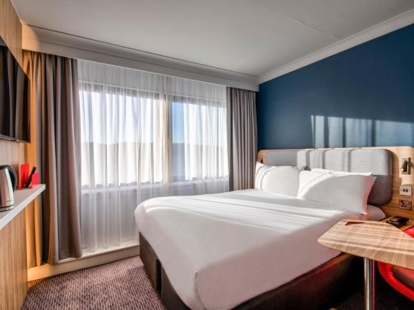 Holiday Inn Express Edinburgh City West, an IHG Hotel : photo 1 de la chambre chambre double avec douche