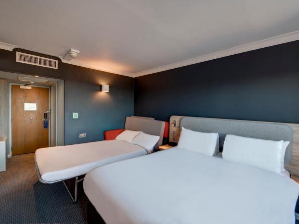 Holiday Inn Express Edinburgh City West, an IHG Hotel : photo 5 de la chambre chambre double avec canapé-lit