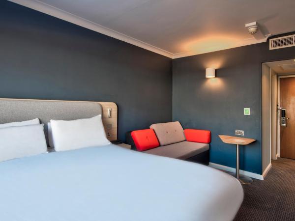 Holiday Inn Express Edinburgh City West, an IHG Hotel : photo 3 de la chambre chambre double avec canapé-lit