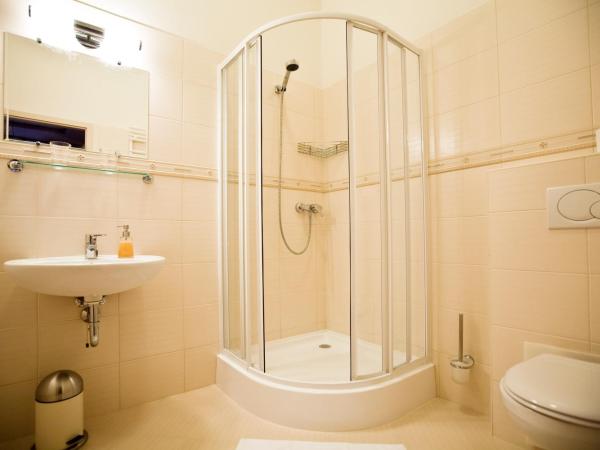 Budapest Rooms Bed and Breakfast : photo 10 de la chambre chambre familiale
