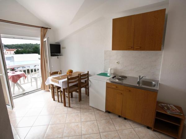 Room in Studio - Studio Apartment 3, first floor : photo 4 de la chambre chambre double