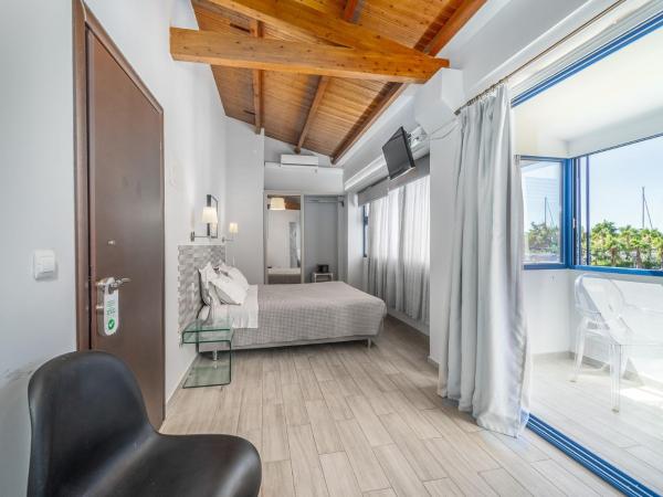 Ianos Bay : photo 1 de la chambre chambre premium avec balcon - vue sur mer