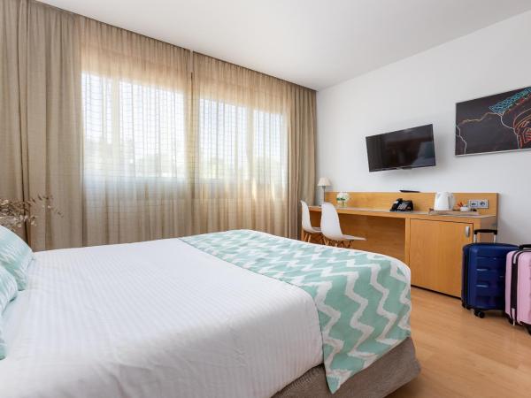 Daniya Alicante : photo 6 de la chambre chambre double ou lits jumeaux supérieure - vue sur piscine