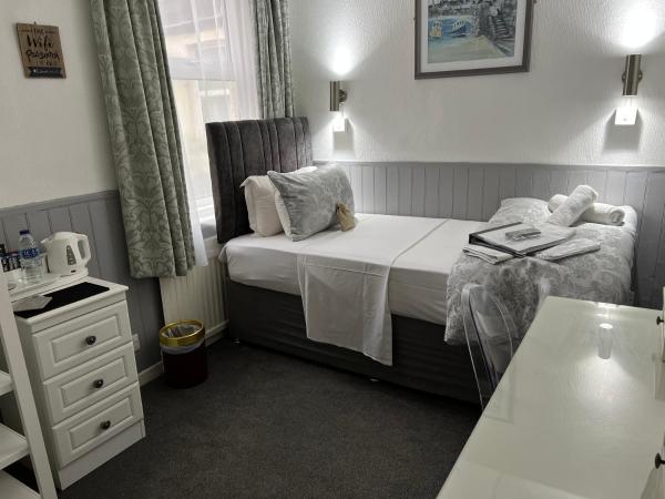 Raffles Hotel : photo 1 de la chambre chambre simple avec salle de bains privative