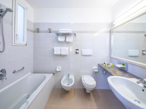 Hotel Parco Smeraldo Terme : photo 5 de la chambre chambre double supérieure - vue sur mer