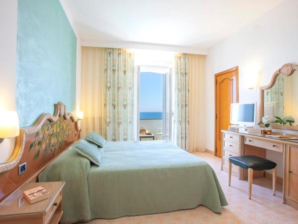 Hotel Parco Smeraldo Terme : photo 1 de la chambre chambre double supérieure - vue sur mer
