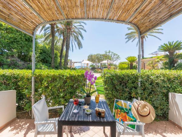 Hotel Parco Smeraldo Terme : photo 4 de la chambre chambre double - vue partielle sur mer.