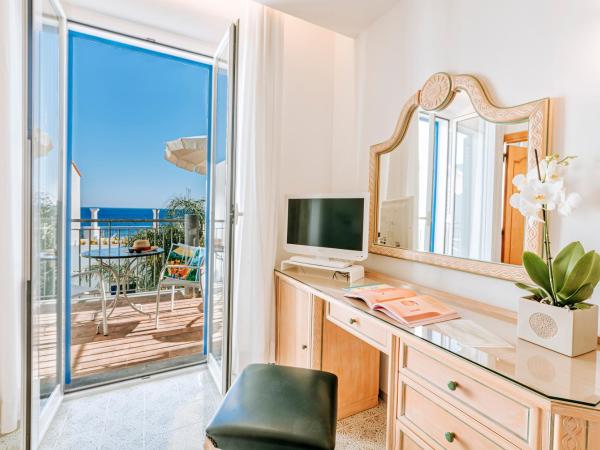 Hotel Parco Smeraldo Terme : photo 1 de la chambre chambre simple - vue partielle sur mer