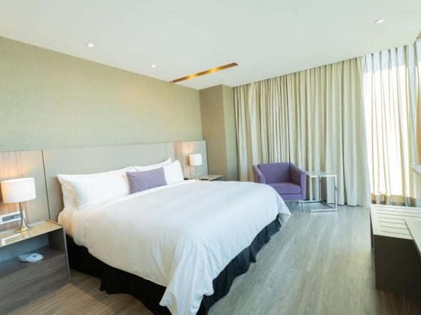 Camino Real Fashion Drive Monterrey : photo 7 de la chambre suite supérieure lit king-size