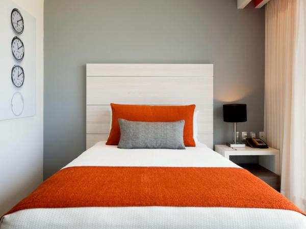 Real Inn Cancún : photo 1 de la chambre hébergement double exécutif - vue sur boulevard