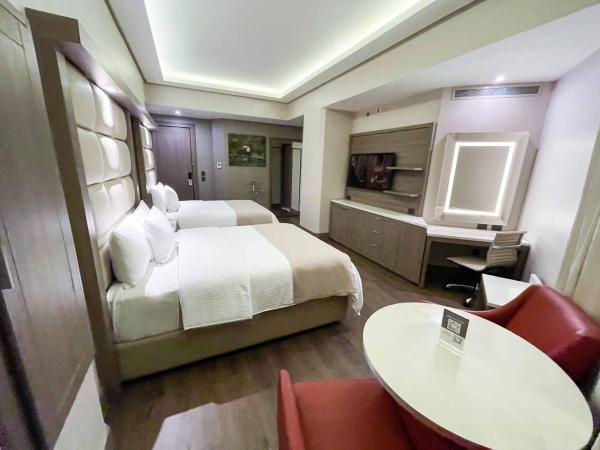 Safi Royal Luxury Metropolitan : photo 2 de la chambre chambre deluxe avec 2 lits doubles
