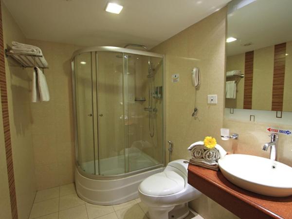 Parijatha Gateway : photo 3 de la chambre chambre double ou lits jumeaux - vue sur ville