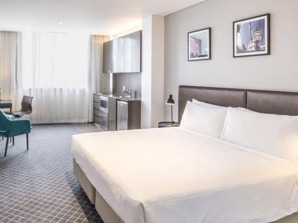 Holiday Inn & Suites Sydney Bondi Junction, an IHG Hotel : photo 7 de la chambre chambre lit king-size premium