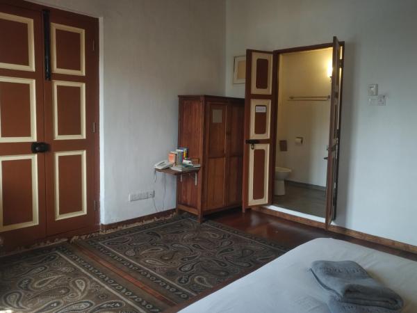 Ren I Tang Heritage Inn : photo 2 de la chambre chambre lit king-size standard