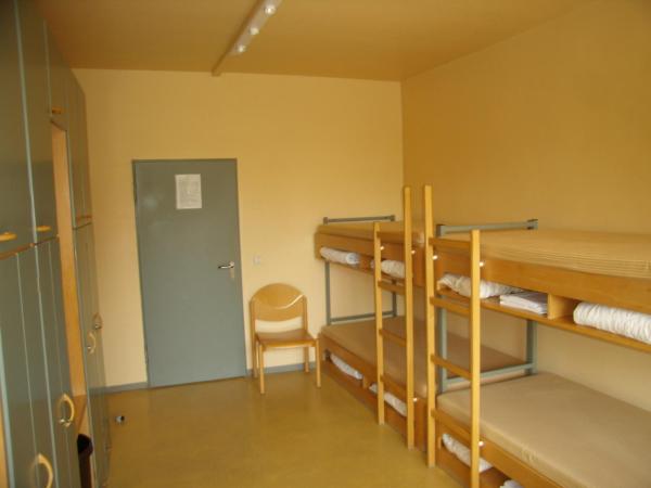 Jugendgästehaus St.-Michaels-Heim : photo 1 de la chambre chambre quadruple avec salle de bains commune