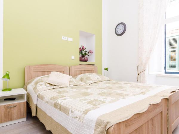 Rooms Tezoro : photo 1 de la chambre chambre double ou lits jumeaux - vue sur ville