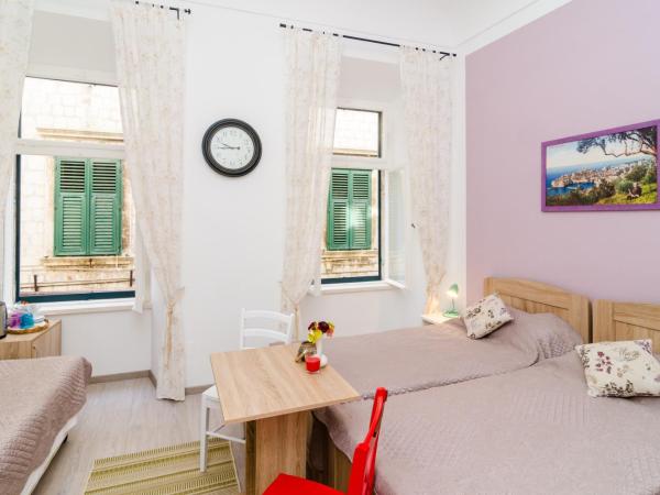 Rooms Tezoro : photo 1 de la chambre chambre triple - vue sur ville